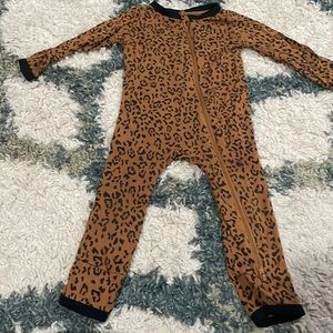 Kyte Baby Small leopard Romper